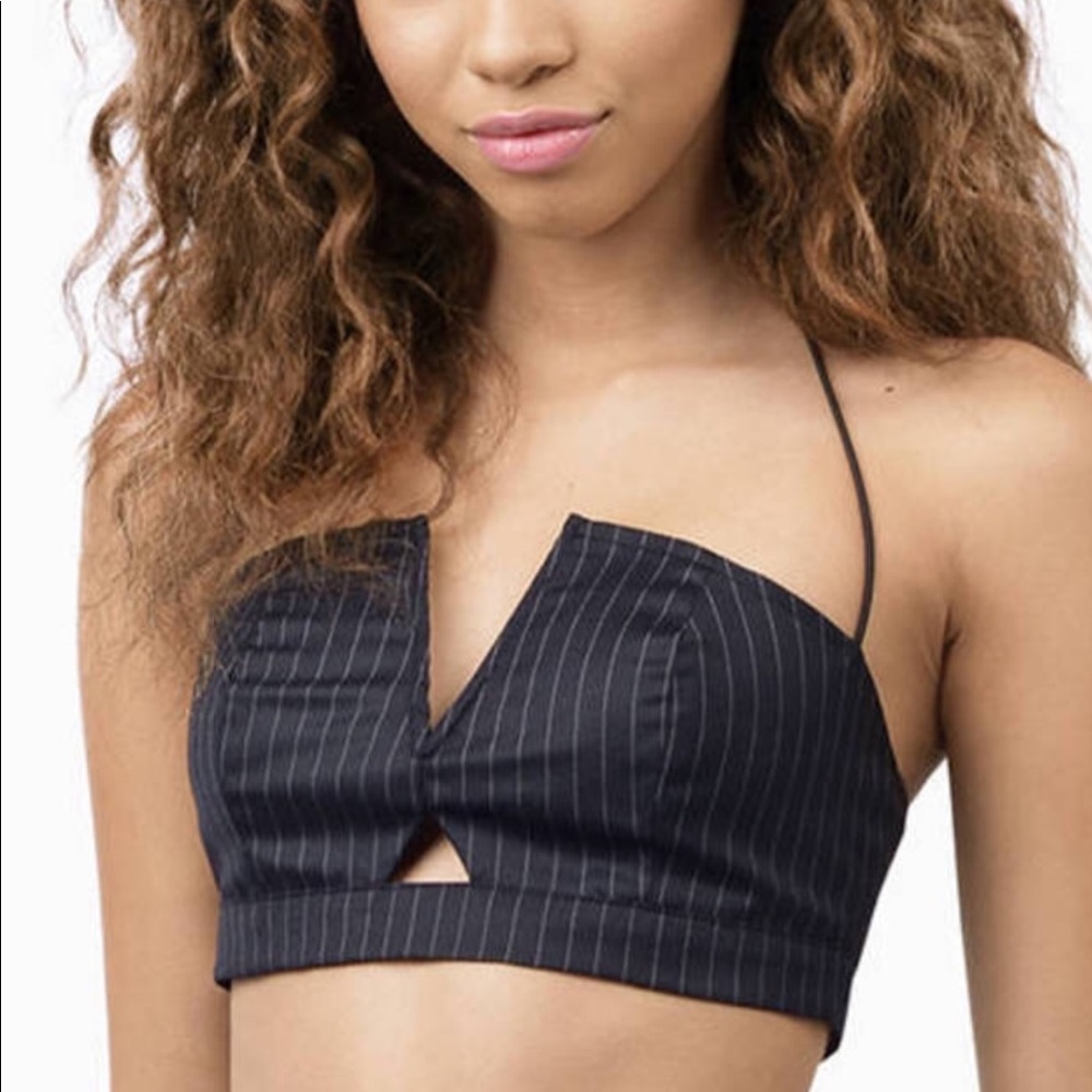 Crop top cut out with v tobi